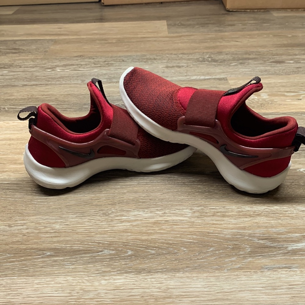 Nike renew freedom maroon